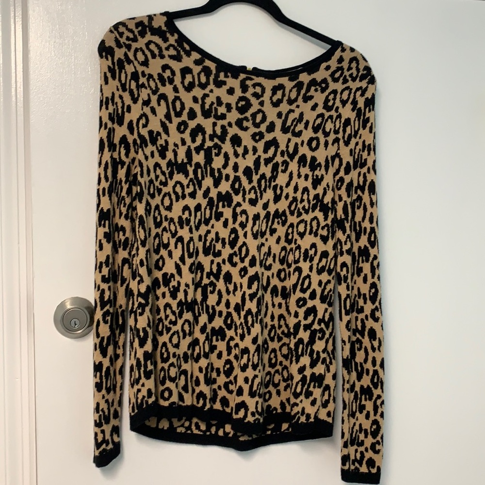 Chico’s size 1 Gold zipper in back size 10 approximately cheetah or leopard jag